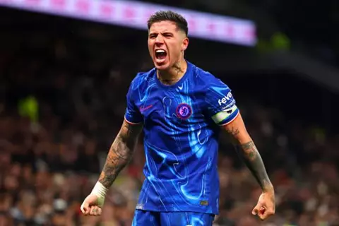 إنزو فيرنانديز: هدف تشيلسي هو الفوز بكأس العالم للأندية.. وسيكون إنجازًا كبيرًا للنادي